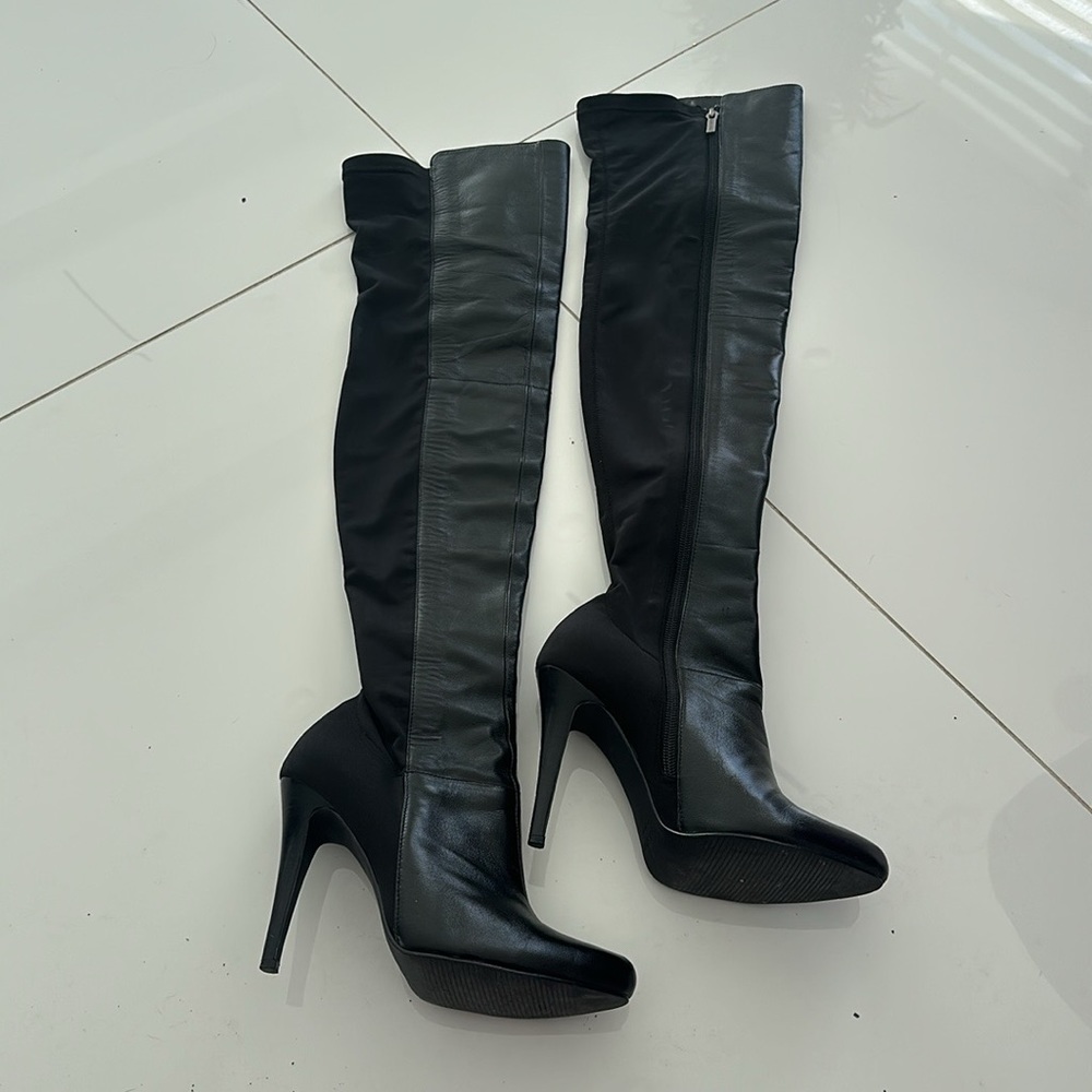 Knee high comfortable boots